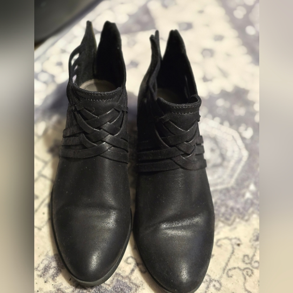 Elegant Black Women's  BareTraps goldie Ankle boots Criss Cross Boho